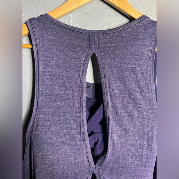 Lululemon Twist and Reach Tank in Heathered Aeon. Size 12 - Picture 6 of 11